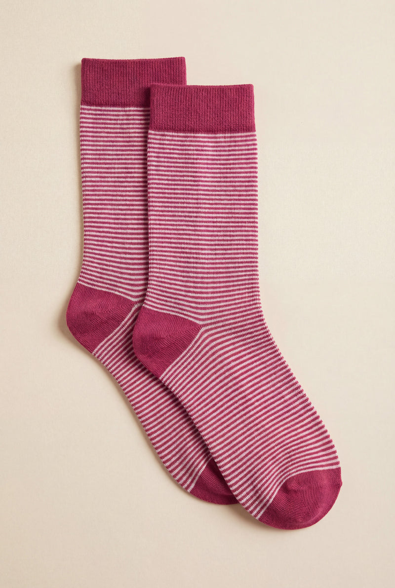 Nahtlose gestreifte Bambus-Socken
